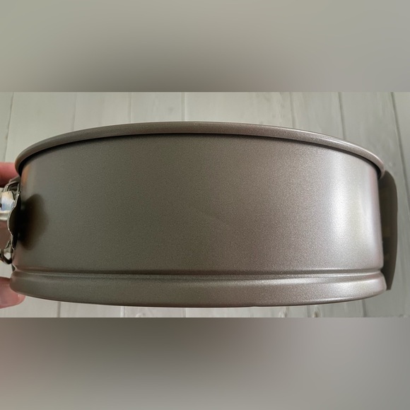 David Burke Spring Form Pan 9” Round Nonstick Commercial Grade 450F NEW - Picture 12 of 14